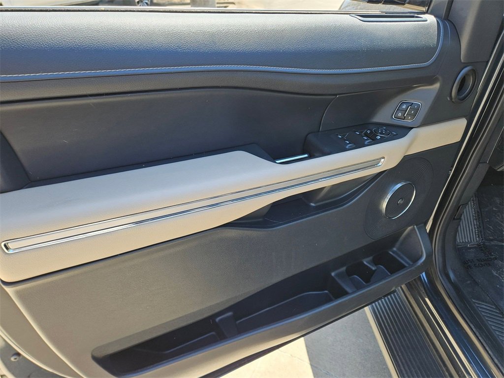 Used 2024 Ford Expedition Limited image 15