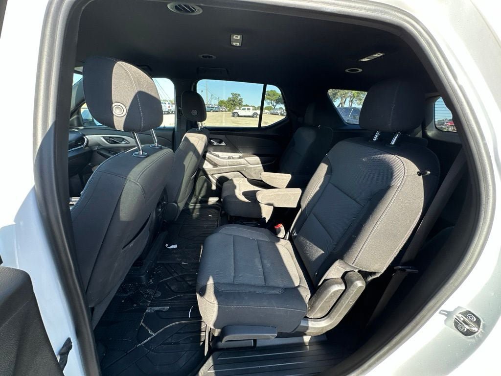 Used 2022 Chevrolet Traverse LT w/ LPO, Floor Liner Package FWD image 18
