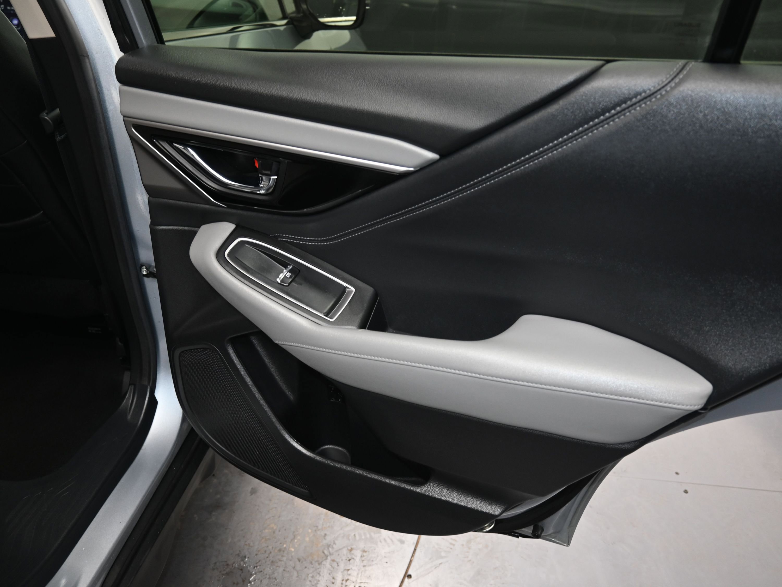 Used 2020 Subaru Outback Limited image 25