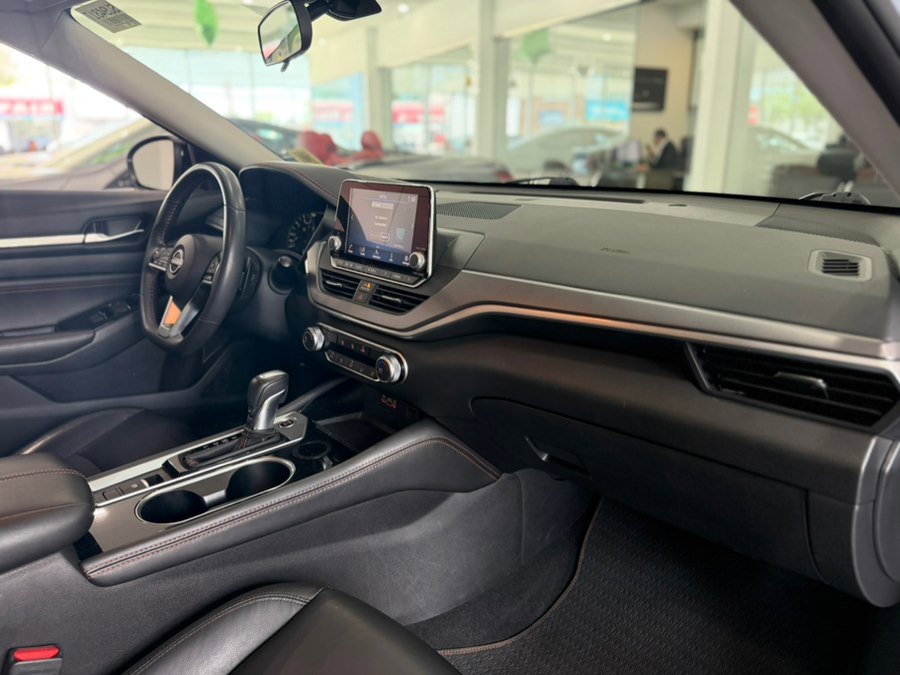 Used 2023 Nissan Altima 2.5 SR AWD/4WD image 18