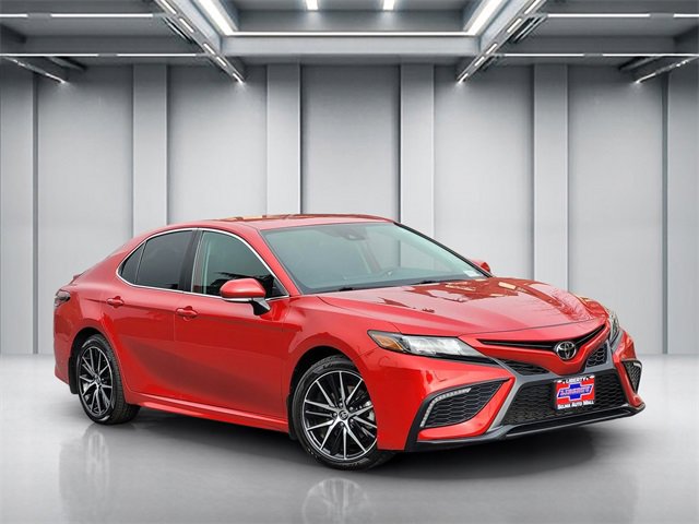 Used 2024 Toyota Camry SE image 1
