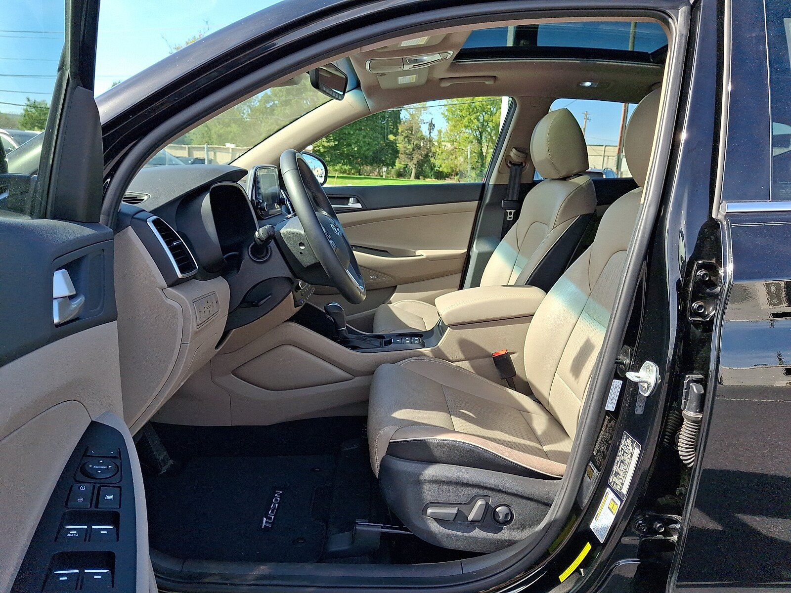 Used 2021 Hyundai Tucson Ultimate w/ Cargo Package AWD/4WD image 15