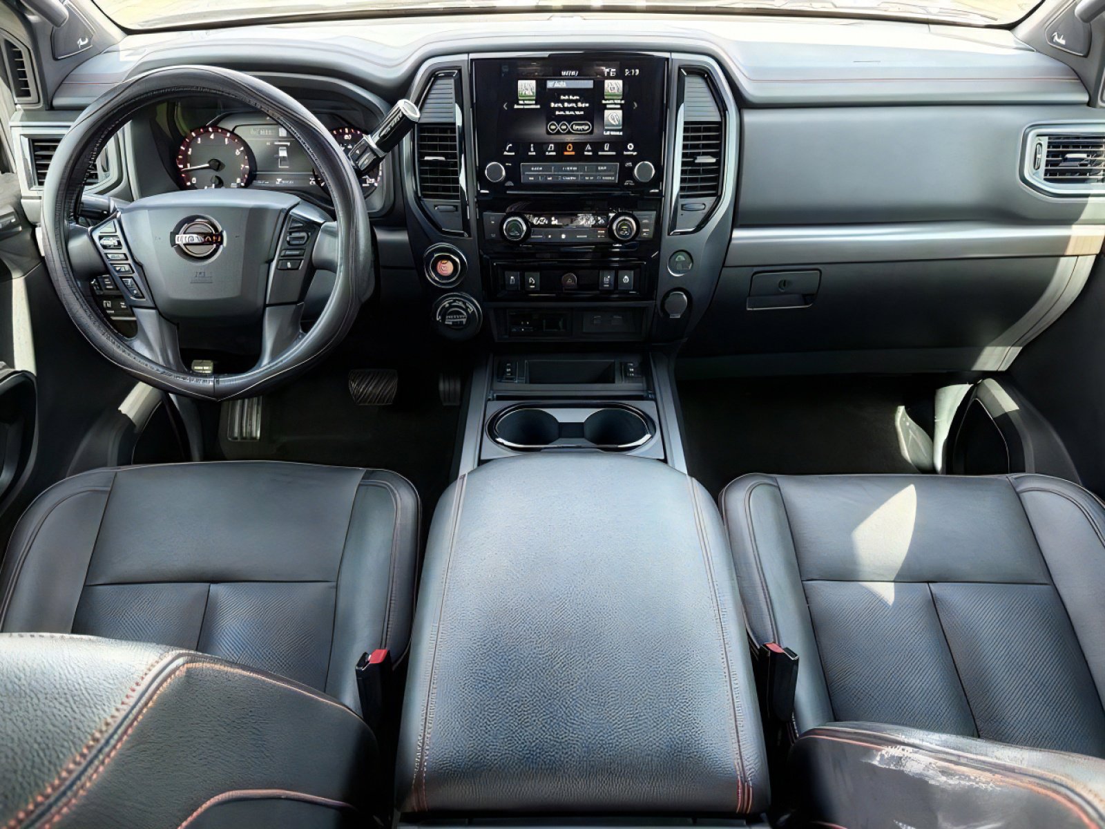 Used 2024 Nissan Titan PRO-4X w/ Pro-4x Convenience Package AWD/4WD image 27