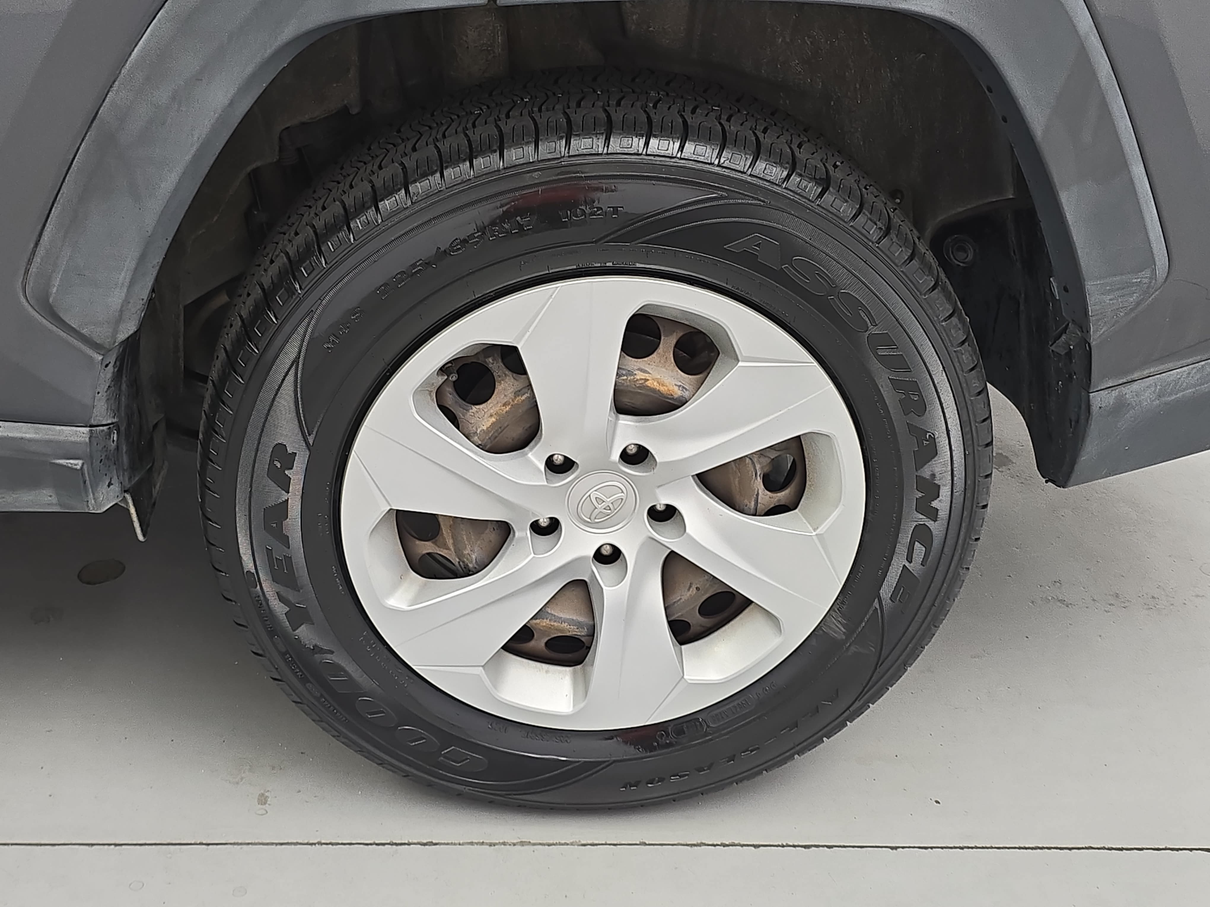 Used 2019 Toyota RAV4 LE FWD image 31