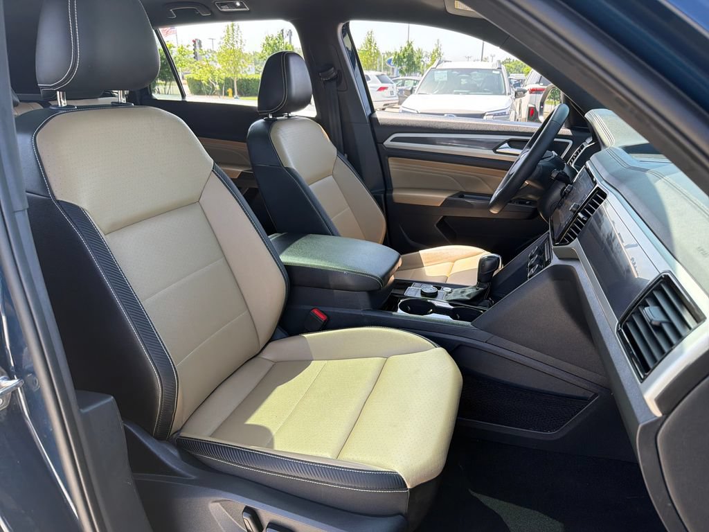 Used 2023 Volkswagen Atlas Cross Sport SEL R-Line AWD/4WD image 27