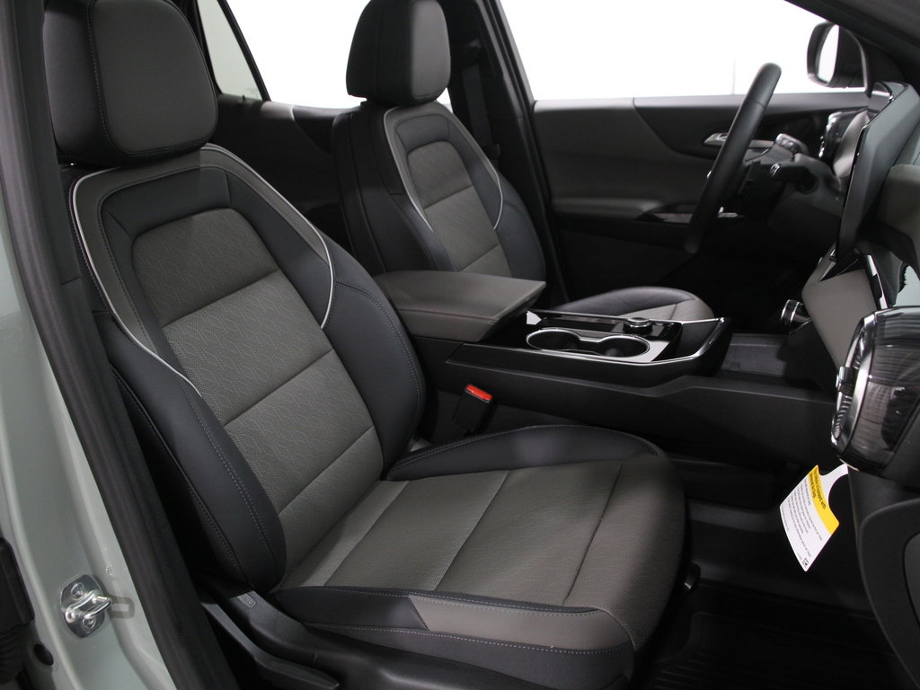 Used 2026 Chevrolet Equinox LT w/ Convenience Package II image 16