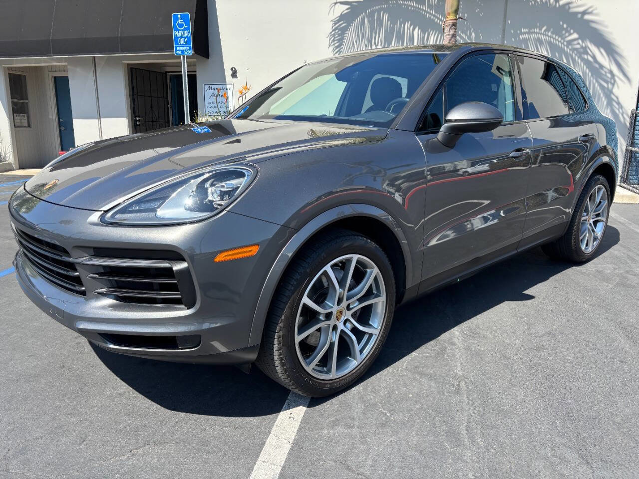 Used 2019 Porsche Cayenne image 1