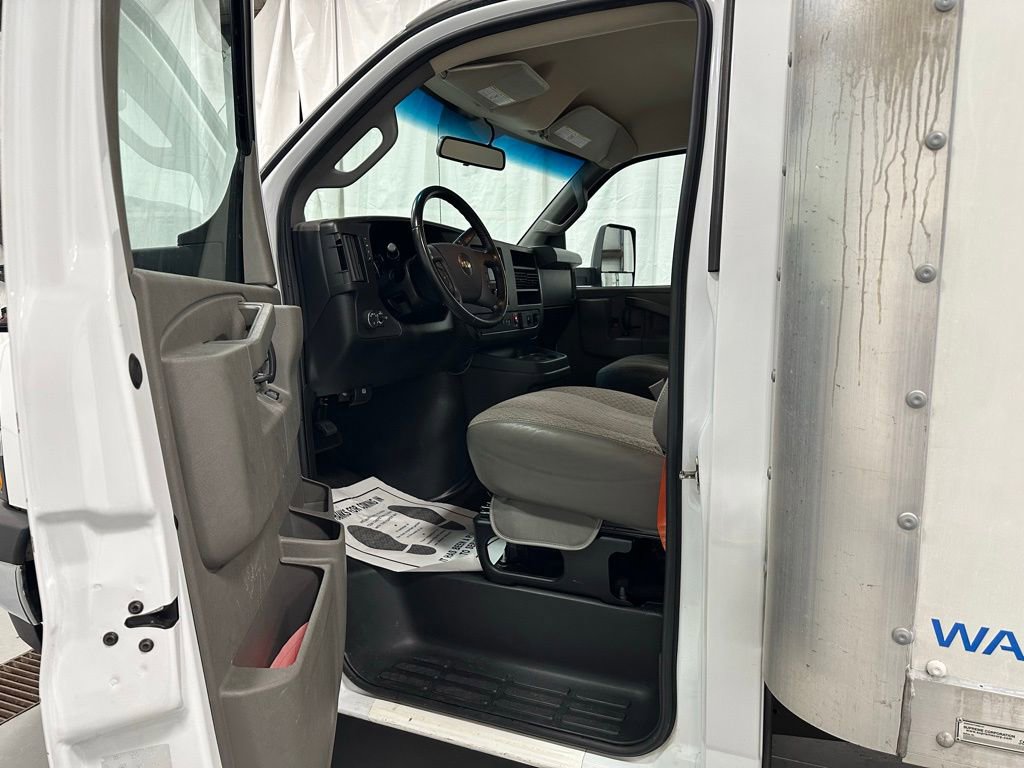 Used 2022 Chevrolet Express 3500 w/ Power Convenience Package image 10