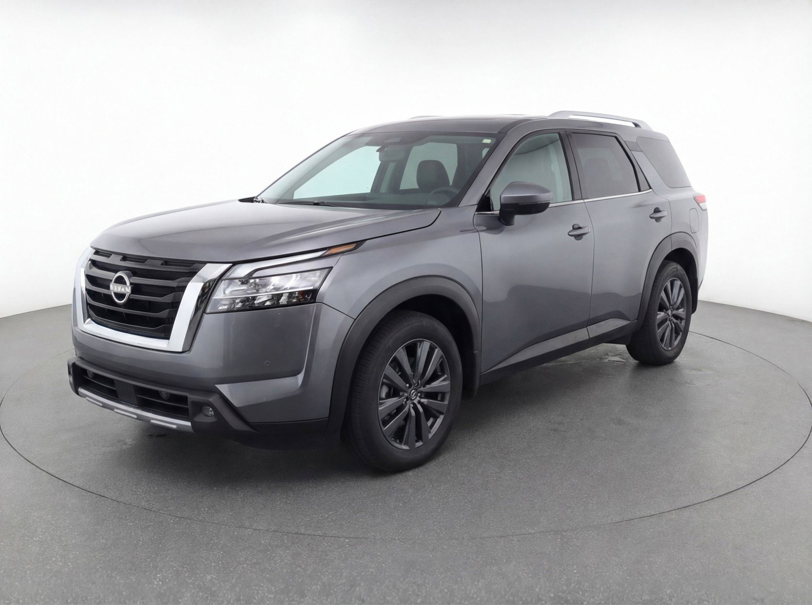 Used 2024 Nissan Pathfinder SV image 3