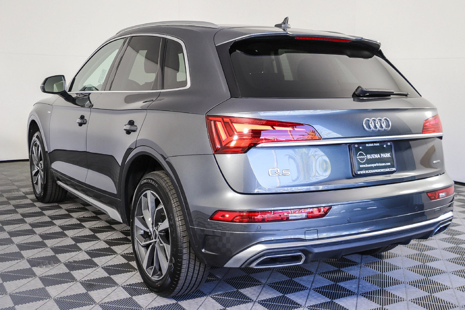 Used 2023 Audi Q5 2.0T Premium Plus w/ Premium Plus Package AWD/4WD image 6