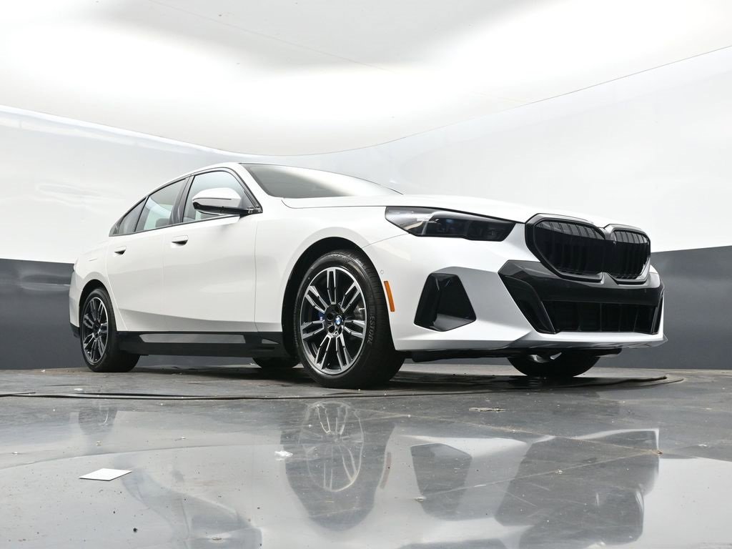 New 2026 BMW 550e xDrive w/ Executive Package image 45