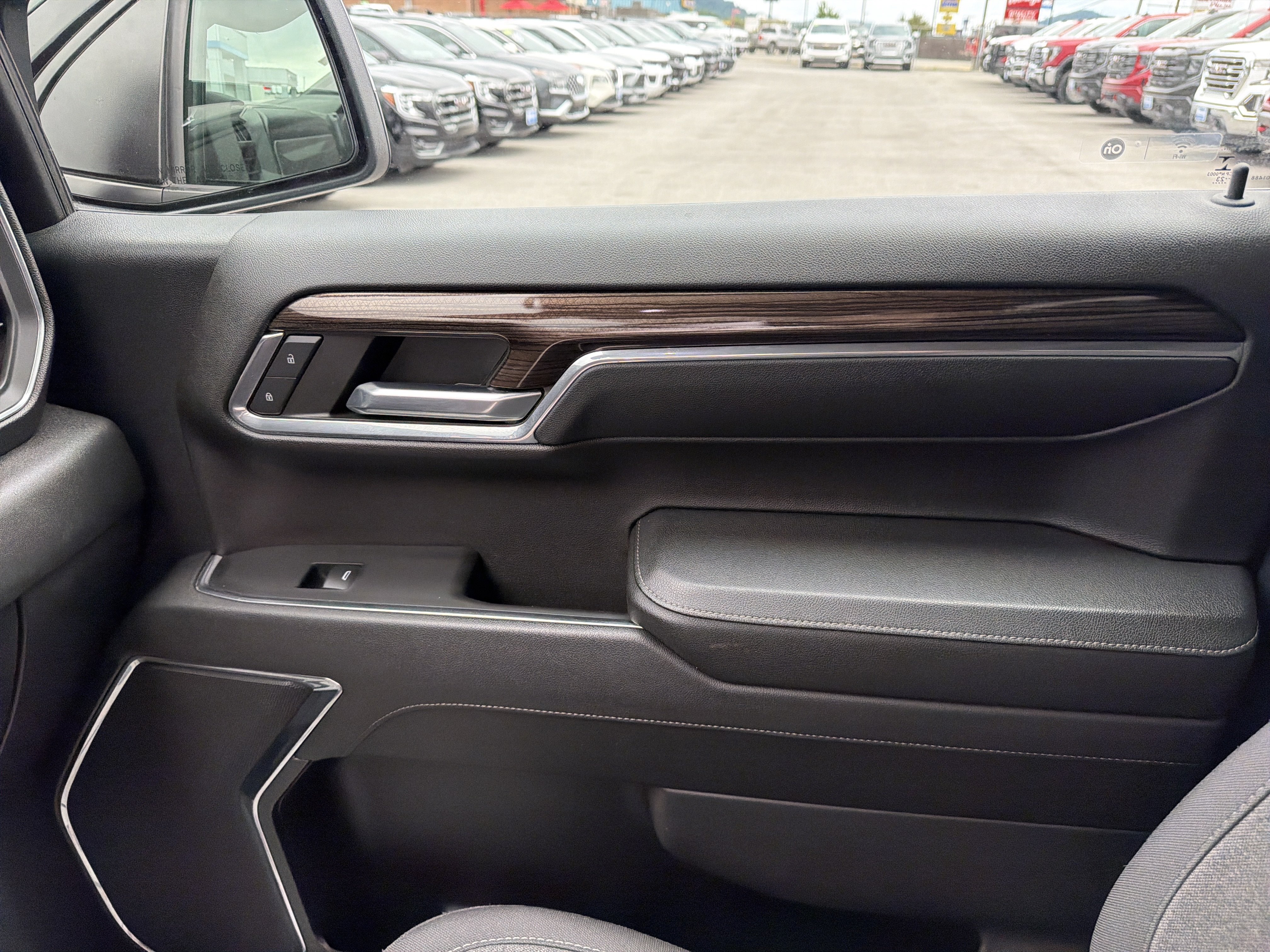 Used 2023 Chevrolet Silverado 1500 LT AWD/4WD image 26
