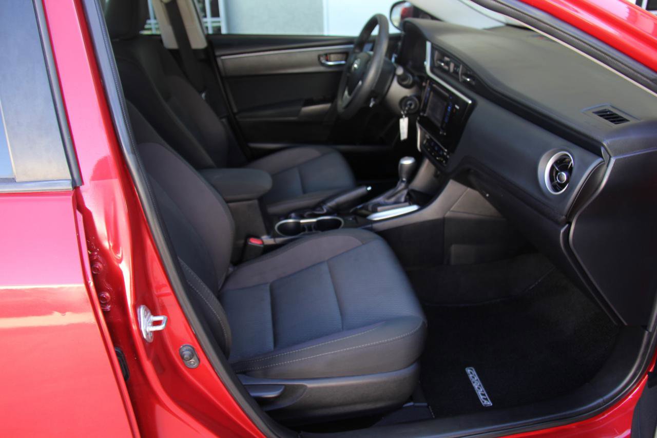 Used 2017 Toyota Corolla LE w/ Carpet Mat Package (TMS) image 27