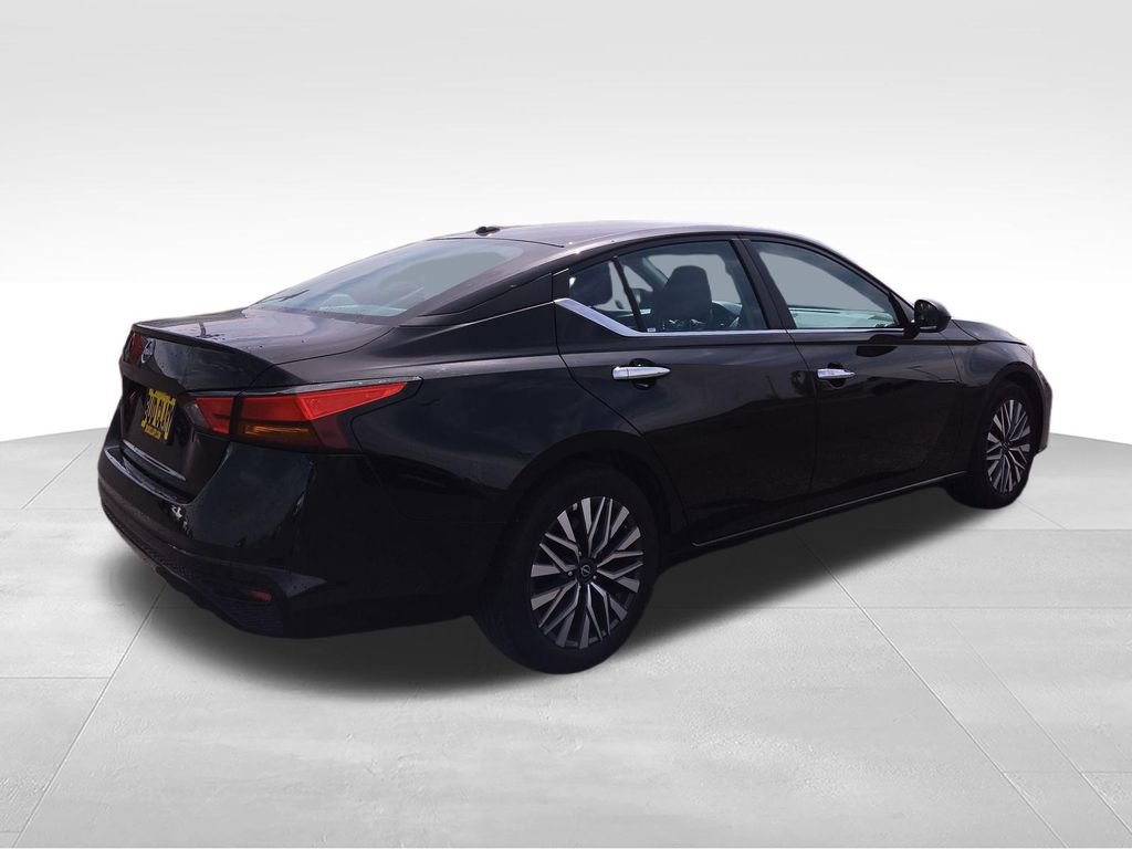 Used 2025 Nissan Altima 2.5 SV FWD image 6