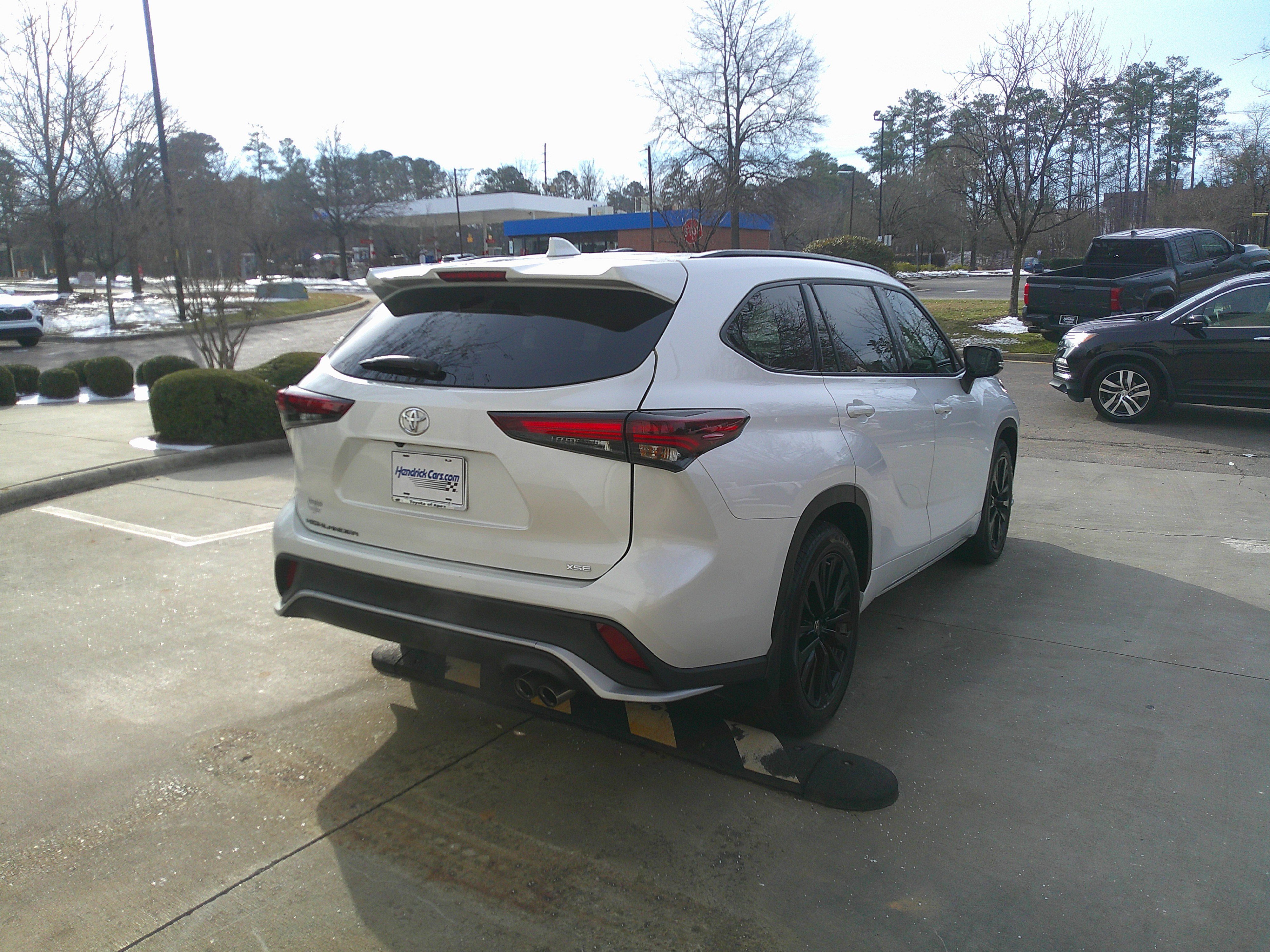 Used 2024 Toyota Highlander XSE image 11