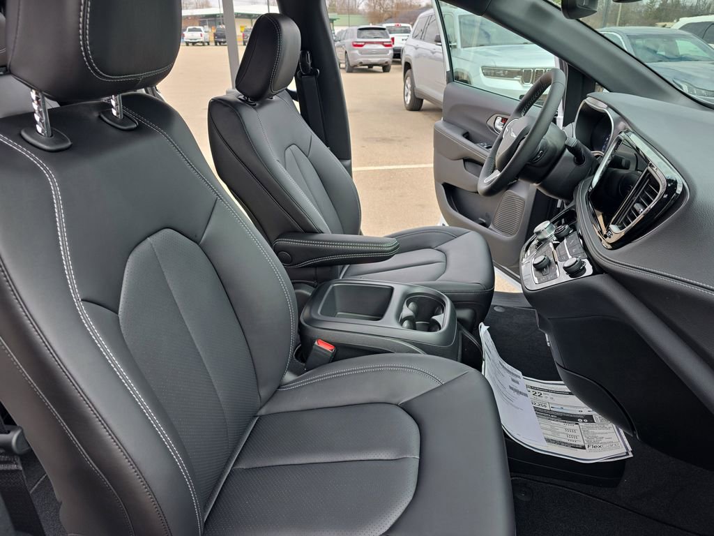 New 2026 Chrysler Pacifica Select image 10