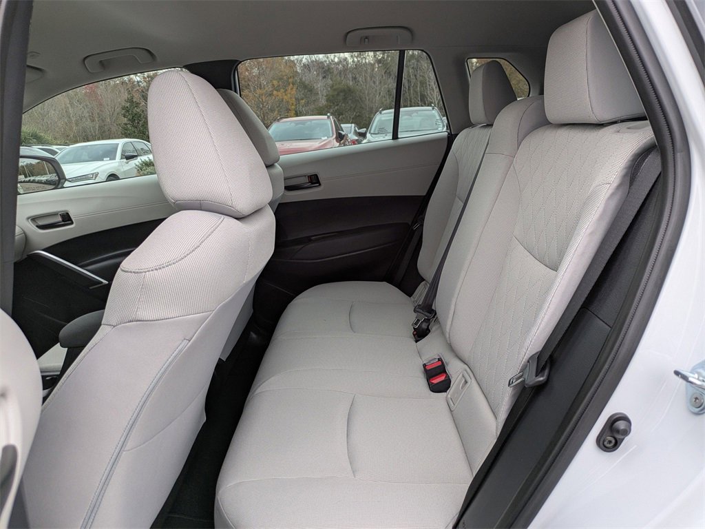 Used 2025 Toyota Corolla Cross L image 12