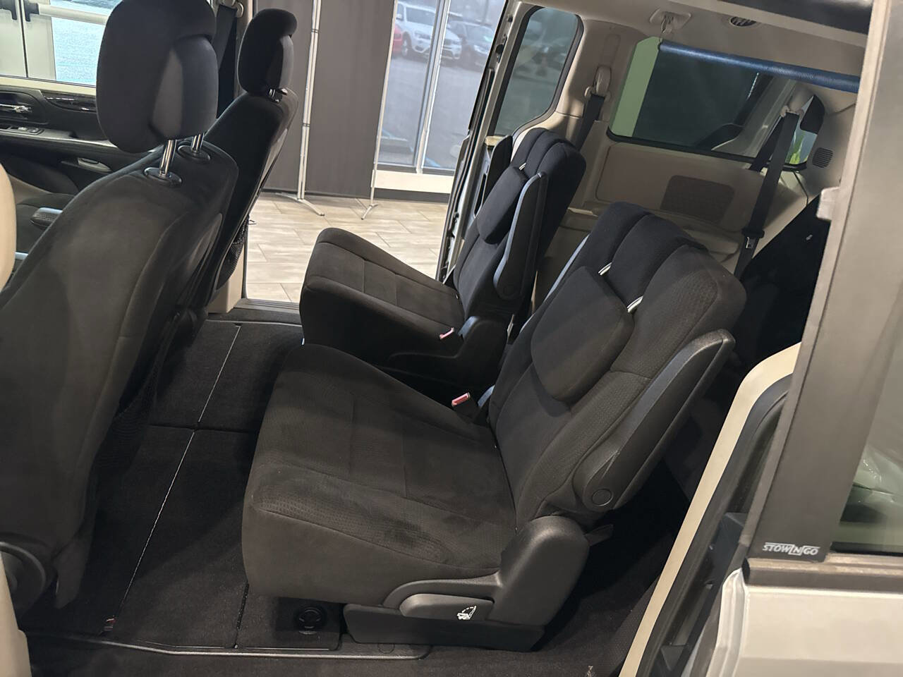 Used 2012 Dodge Grand Caravan SXT w/ UConnect Hands-Free Group image 24