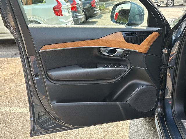 Certified 2022 Volvo XC90 T8 Inscription Expression w/ Advanced Package AWD/4WD image 9