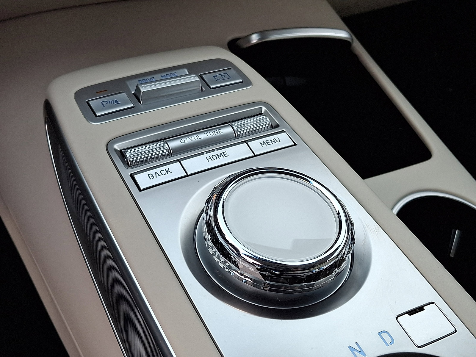 Certified 2025 Genesis GV70 3.5T Sport w/ Sport Advanced Package AWD/4WD image 19