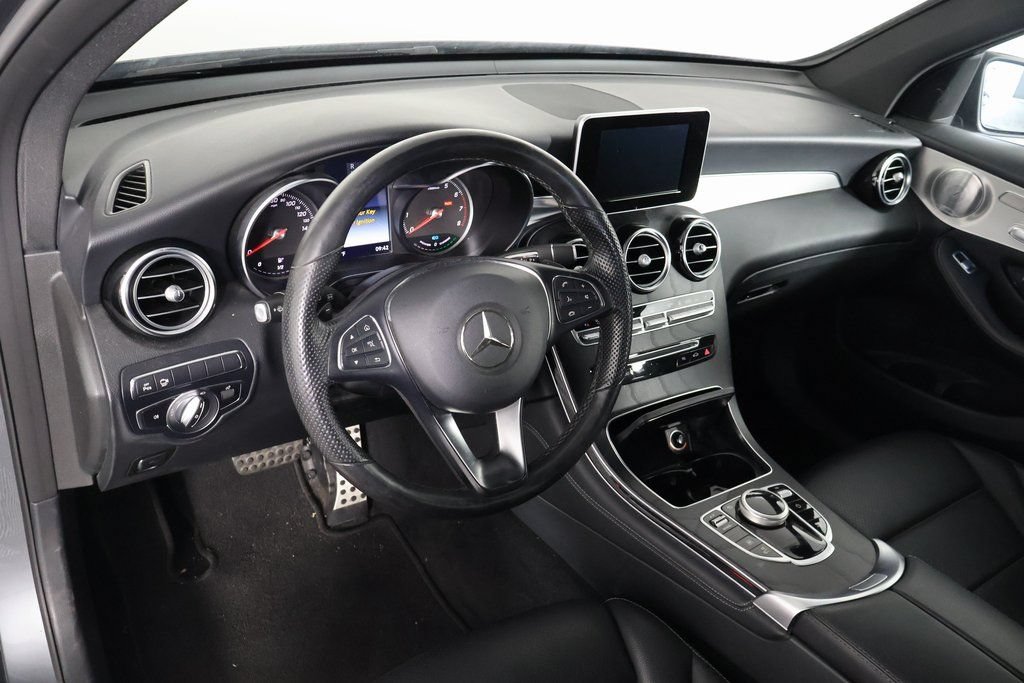 Used 2019 Mercedes-Benz GLC 350e 4MATIC image 5