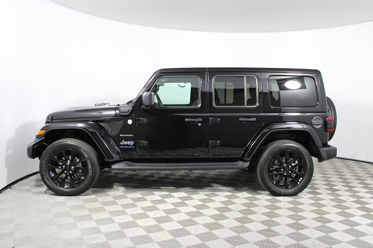 Used 2023 Jeep Wrangler Sahara AWD/4WD image 35