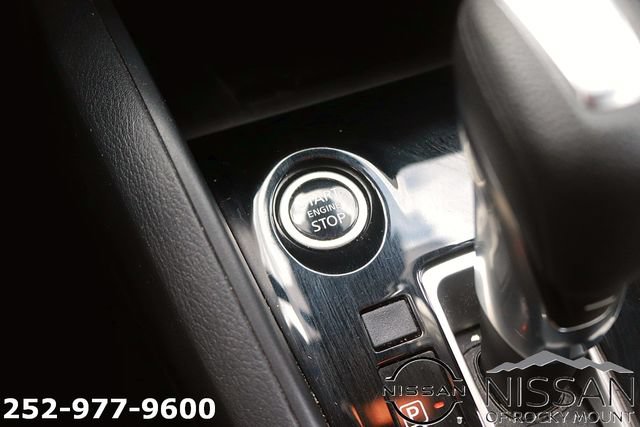 Used 2024 Nissan Versa SR FWD image 20