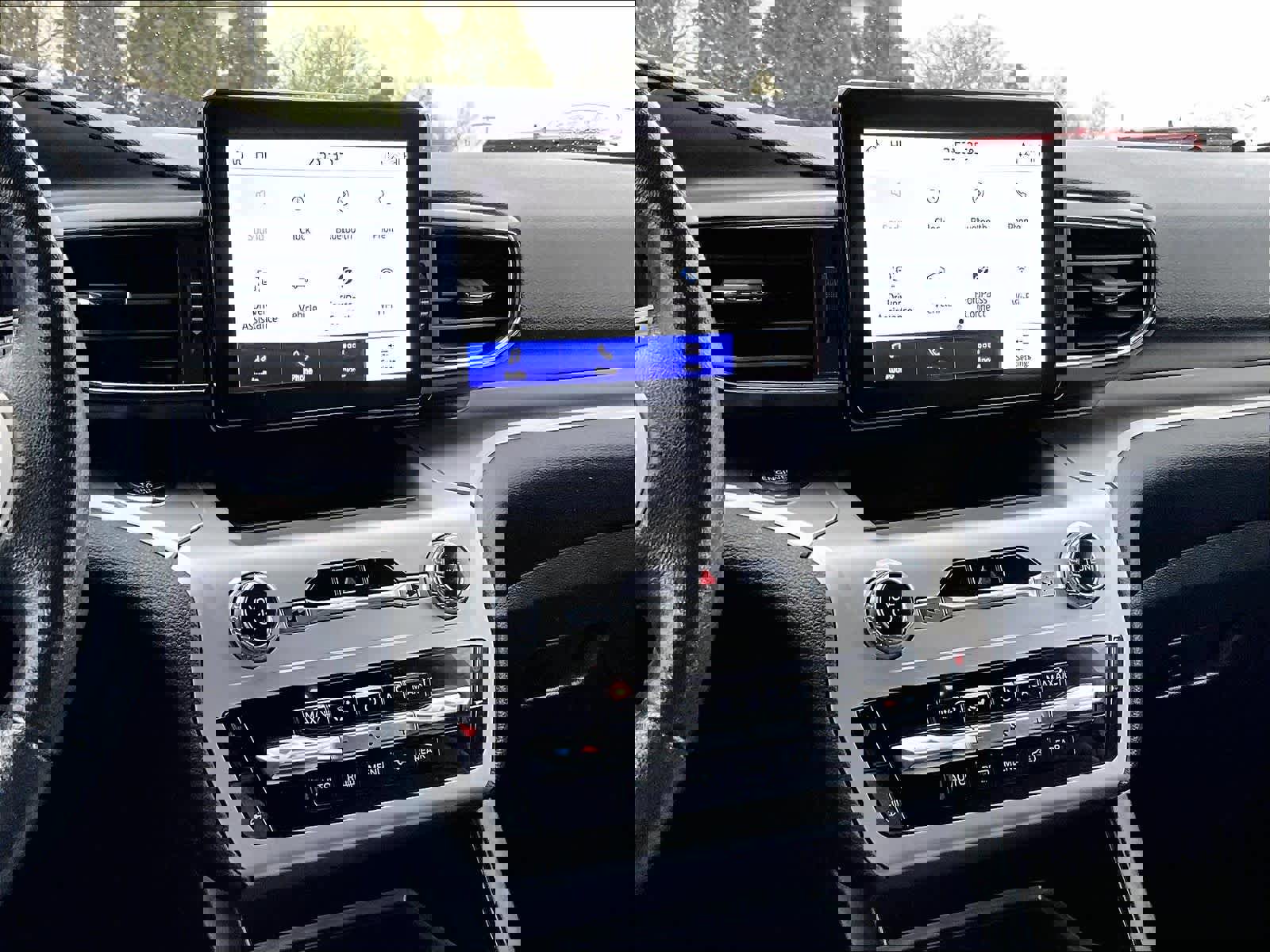 Used 2022 Ford Explorer XLT w/ Equipment Group 202A image 19