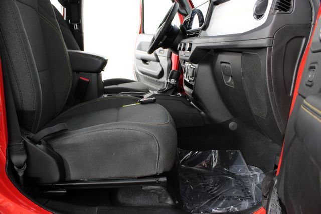 Used 2025 Jeep Wrangler Unlimited Sahara w/ Safety Group AWD/4WD image 19