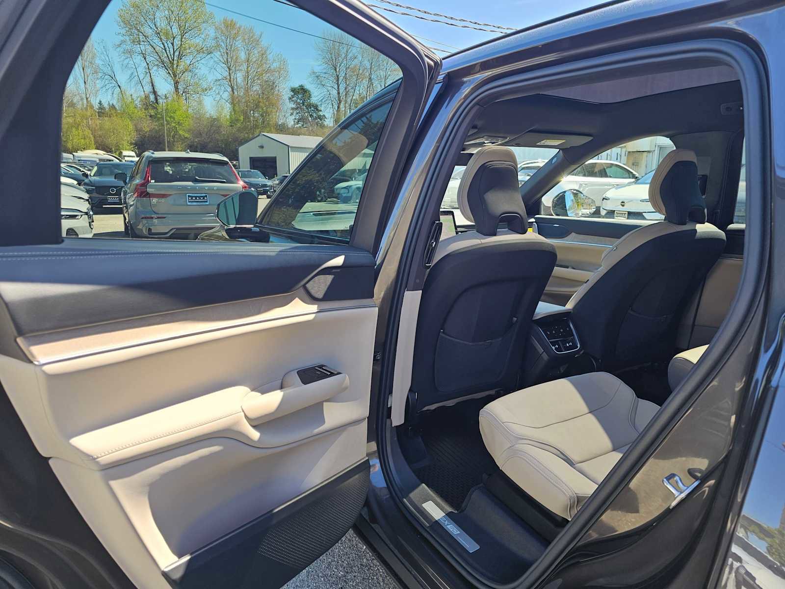 Used 2025 Volvo EX90 Ultra image 15