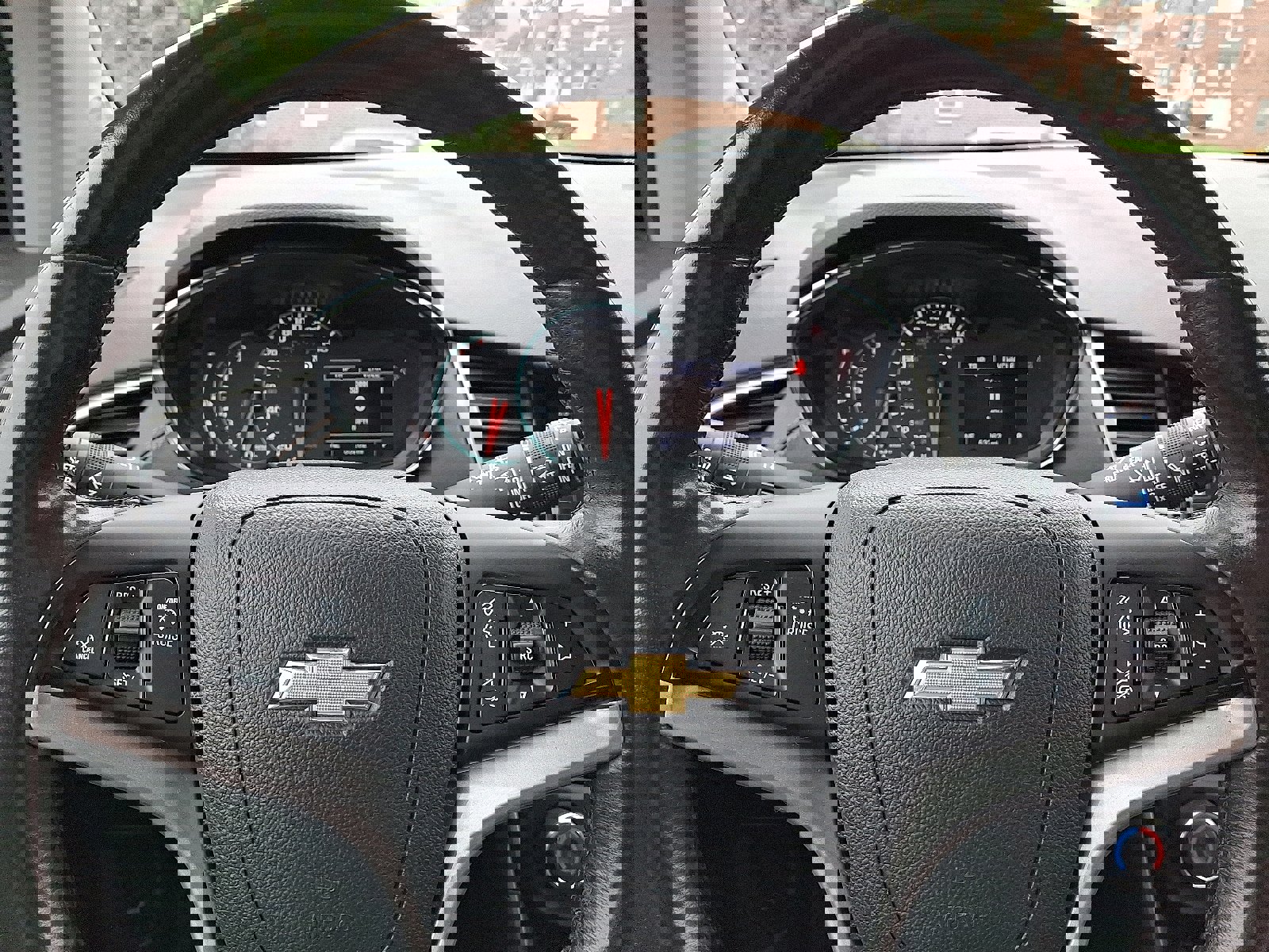 Used 2020 Chevrolet Trax LT w/ LT Convenience Package image 18