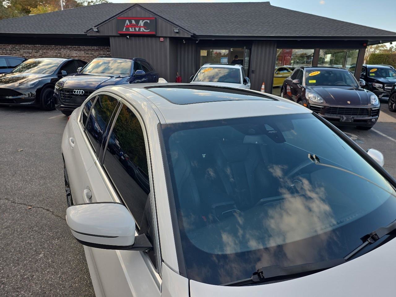 Used 2019 BMW 330i xDrive Sedan w/ Driving Assistance Package image 15