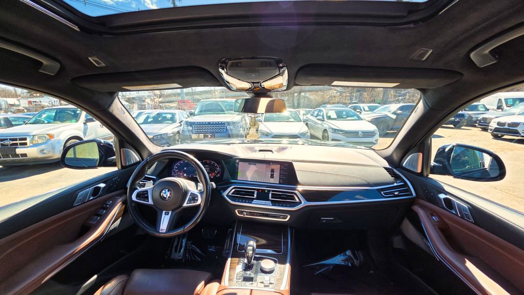 Used 2021 BMW X7 M50i w/ Dynamic Handling Package image 42