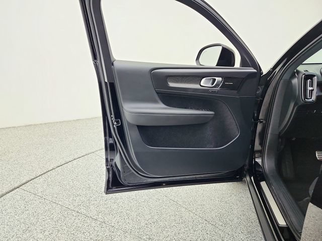 Used 2019 Volvo XC40 T5 R-Design AWD/4WD image 28