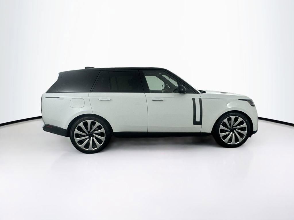 New 2026 Land Rover Range Rover SE image 4