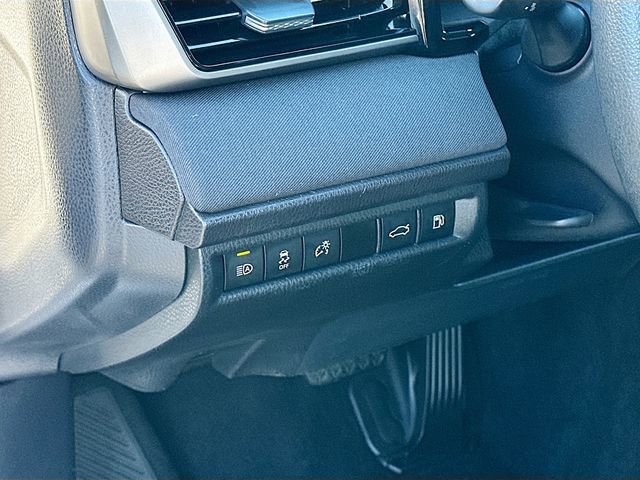 Used 2025 Toyota Camry LE FWD image 10