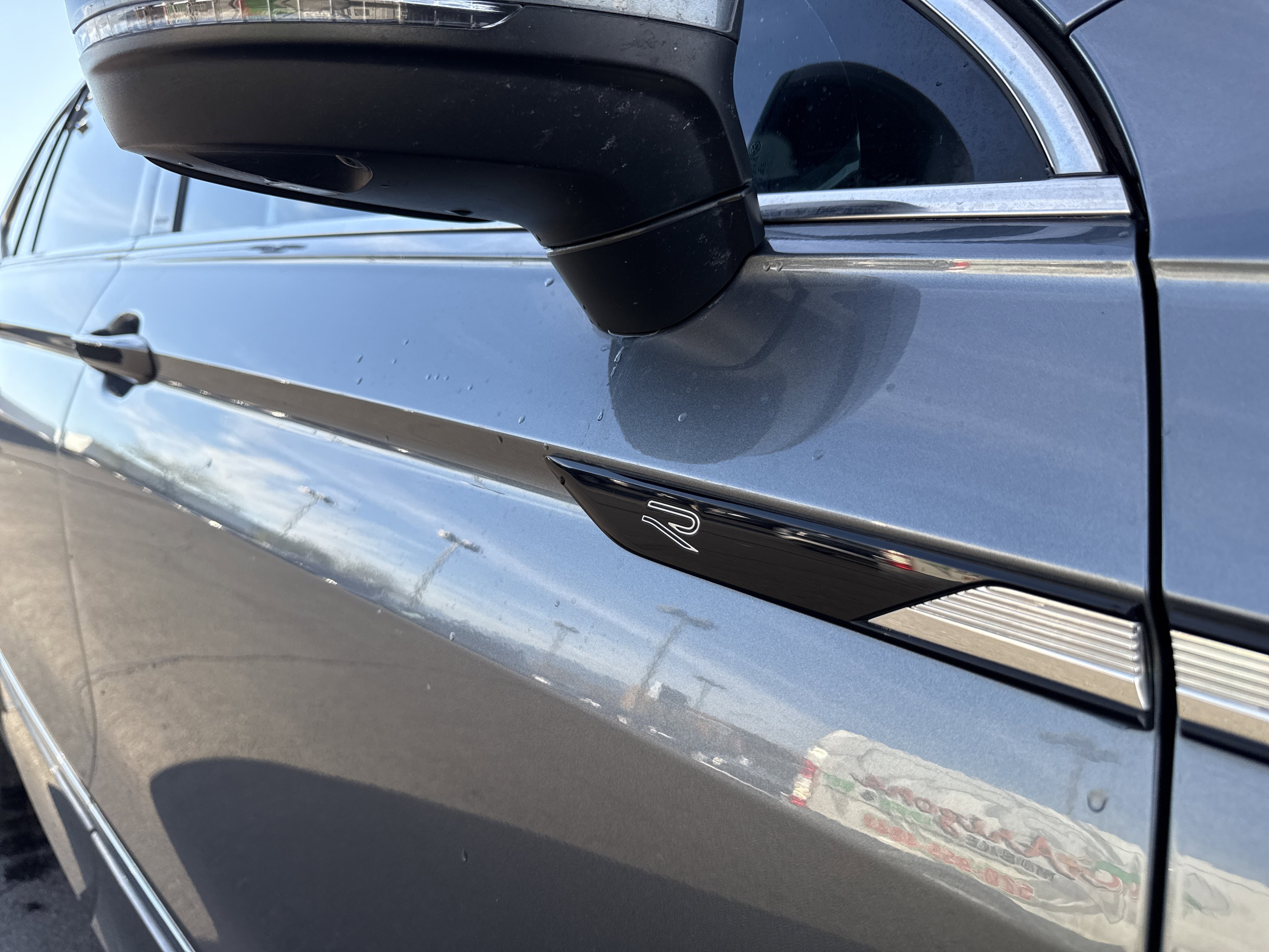 Used 2022 Volkswagen Tiguan SEL R-Line image 30