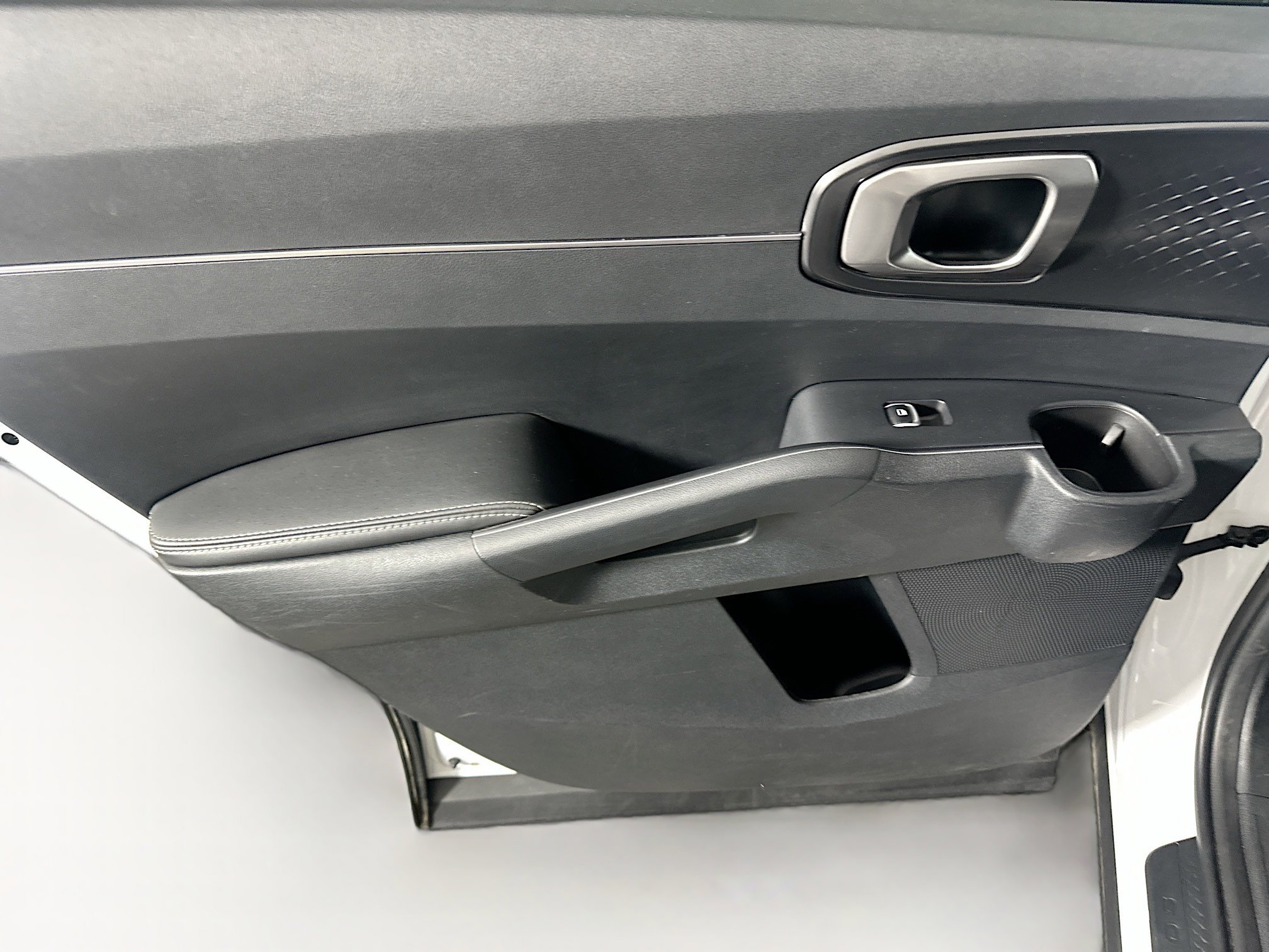 Used 2024 Kia Sorento S image 27