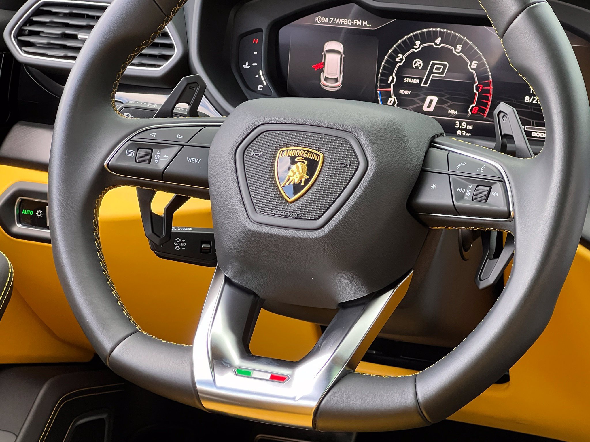 Used 2022 Lamborghini Urus AWD/4WD image 28