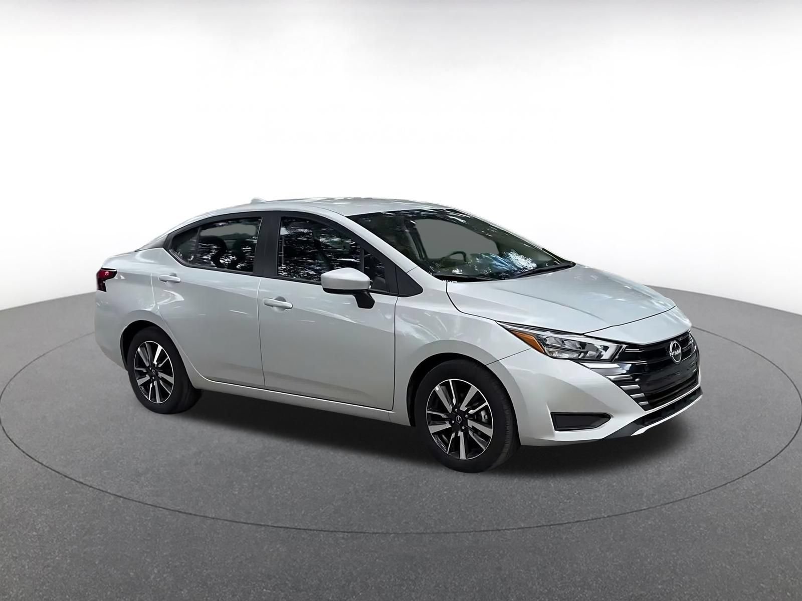 Used 2025 Nissan Versa SV FWD image 2