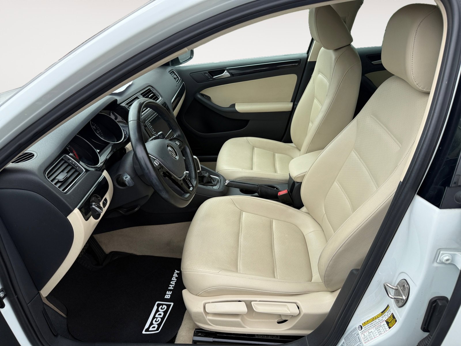 Used 2016 Volkswagen Jetta SEL w/ Lighting Package FWD image 10
