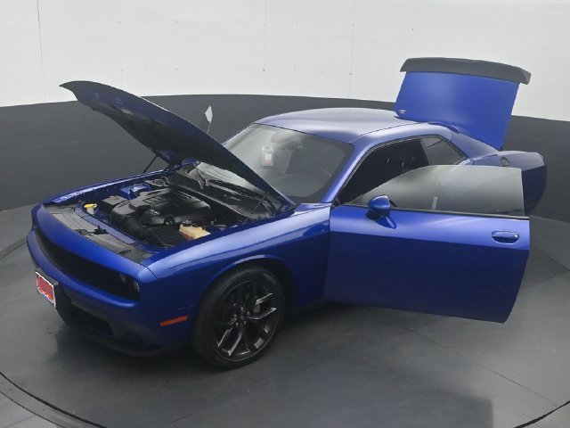Used 2021 Dodge Challenger SXT w/ Driver Convenience Group RWD image 43