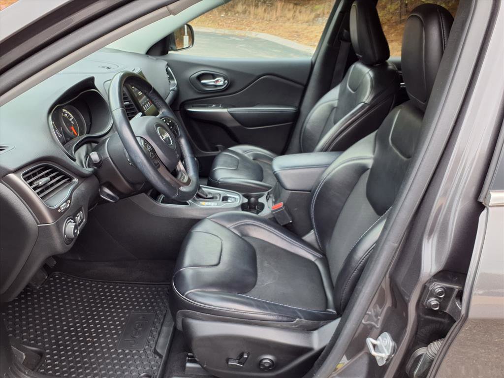 Used 2019 Jeep Cherokee Latitude Plus w/ Cold Weather Group image 11