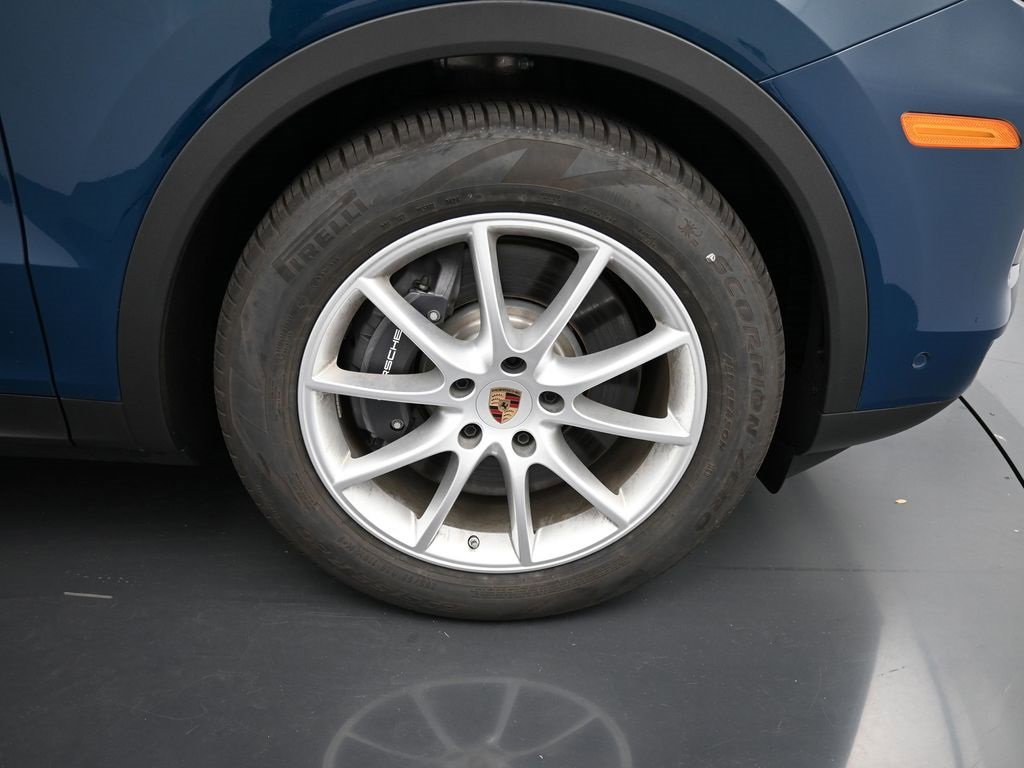 Used 2025 Porsche Cayenne image 12