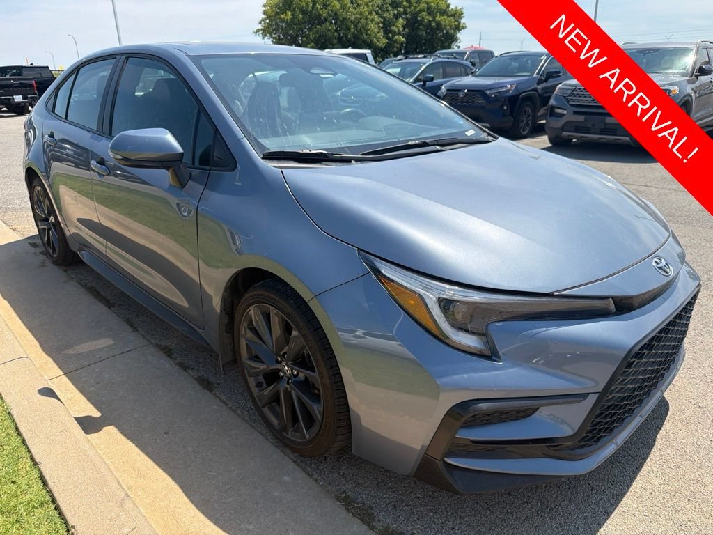Certified 2025 Toyota Corolla SE w/ SE Premium Package FWD image 3