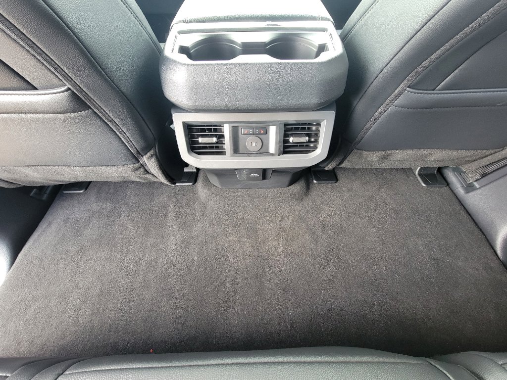 New 2025 Ford F250 Lariat w/ Black Appearance Package image 31