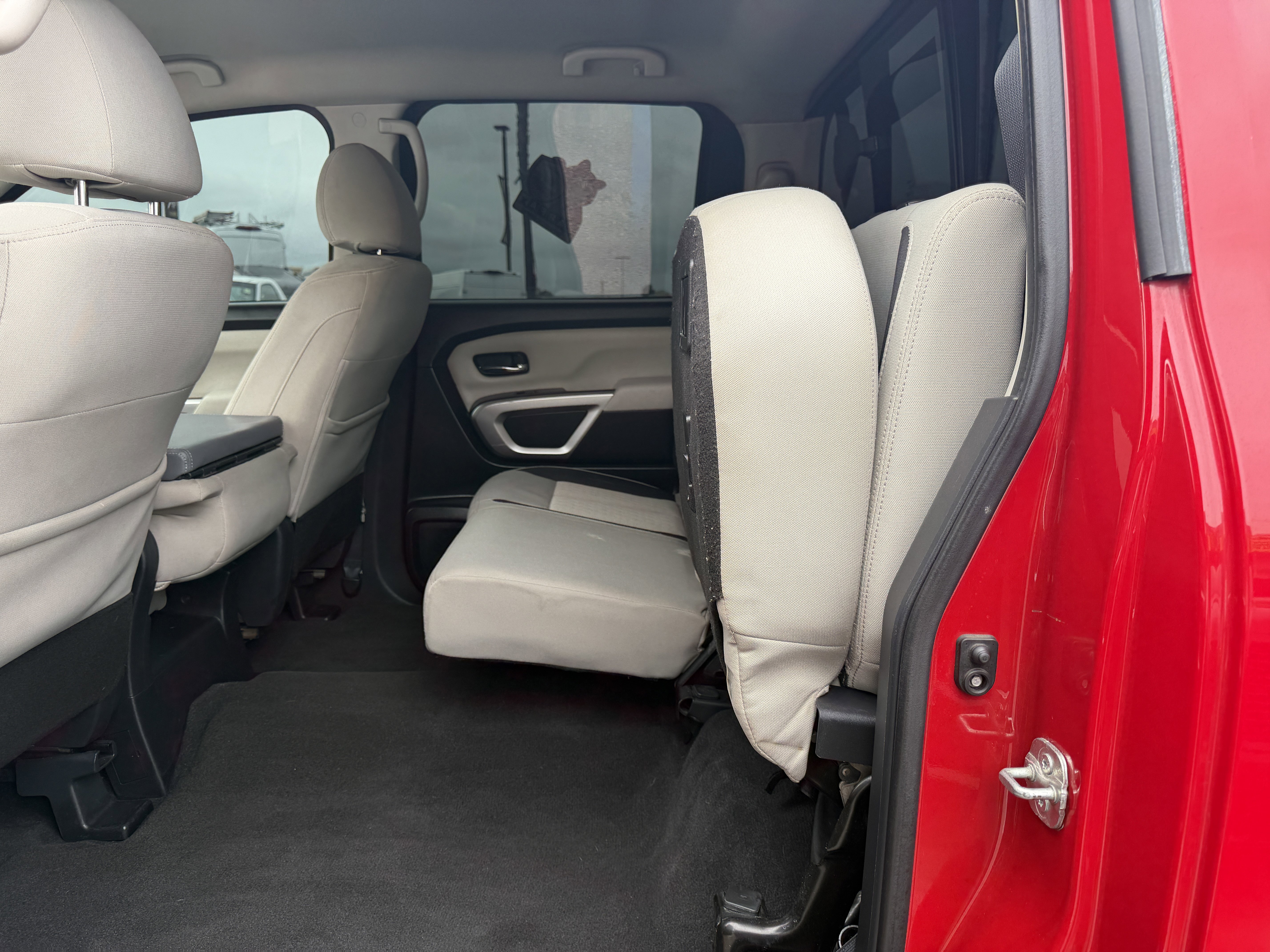 Used 2021 Nissan Titan SV w/ Accessory Utility Package image 14