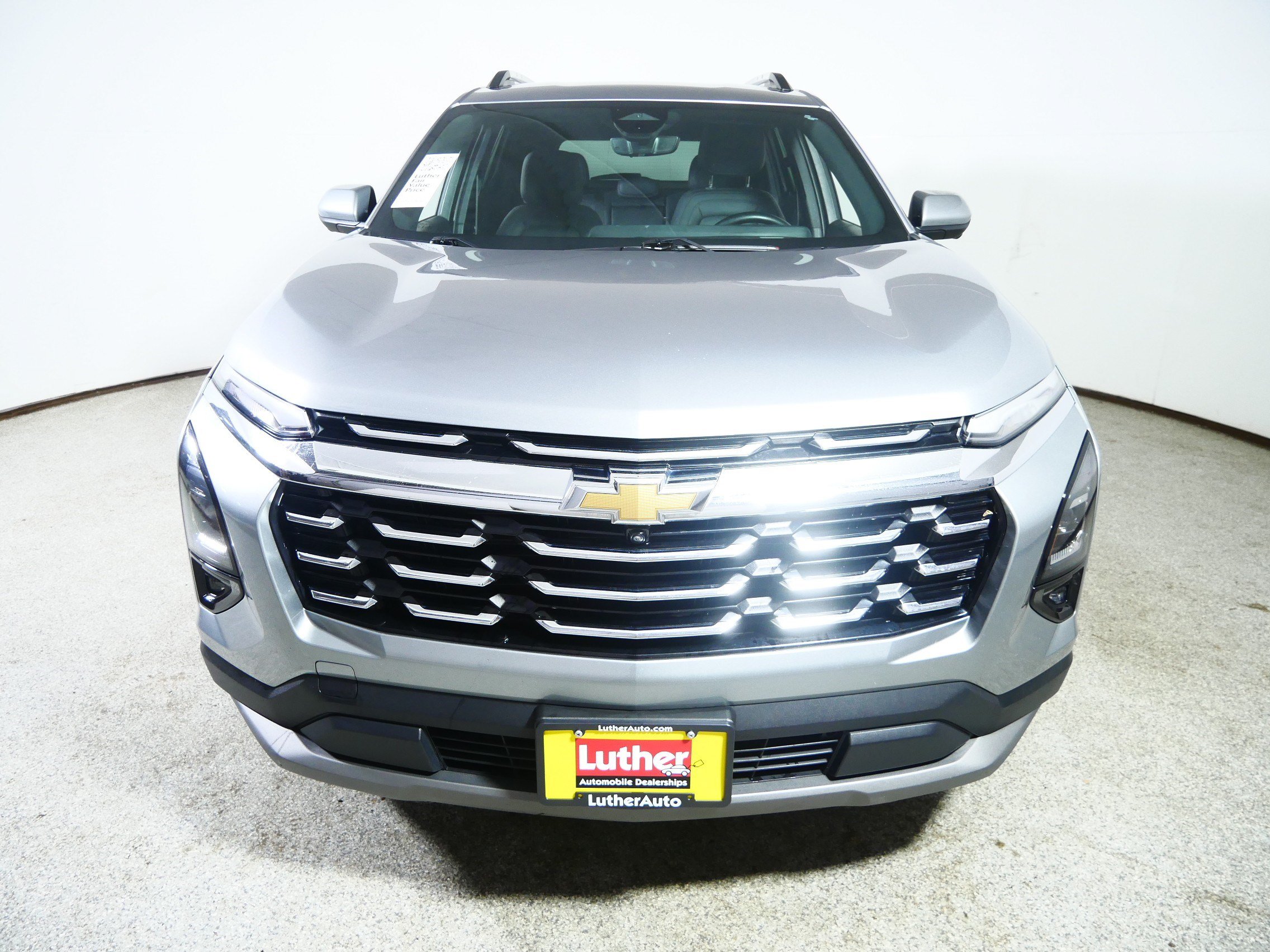 Used 2025 Chevrolet Equinox LT w/ Convenience Package II FWD image 2
