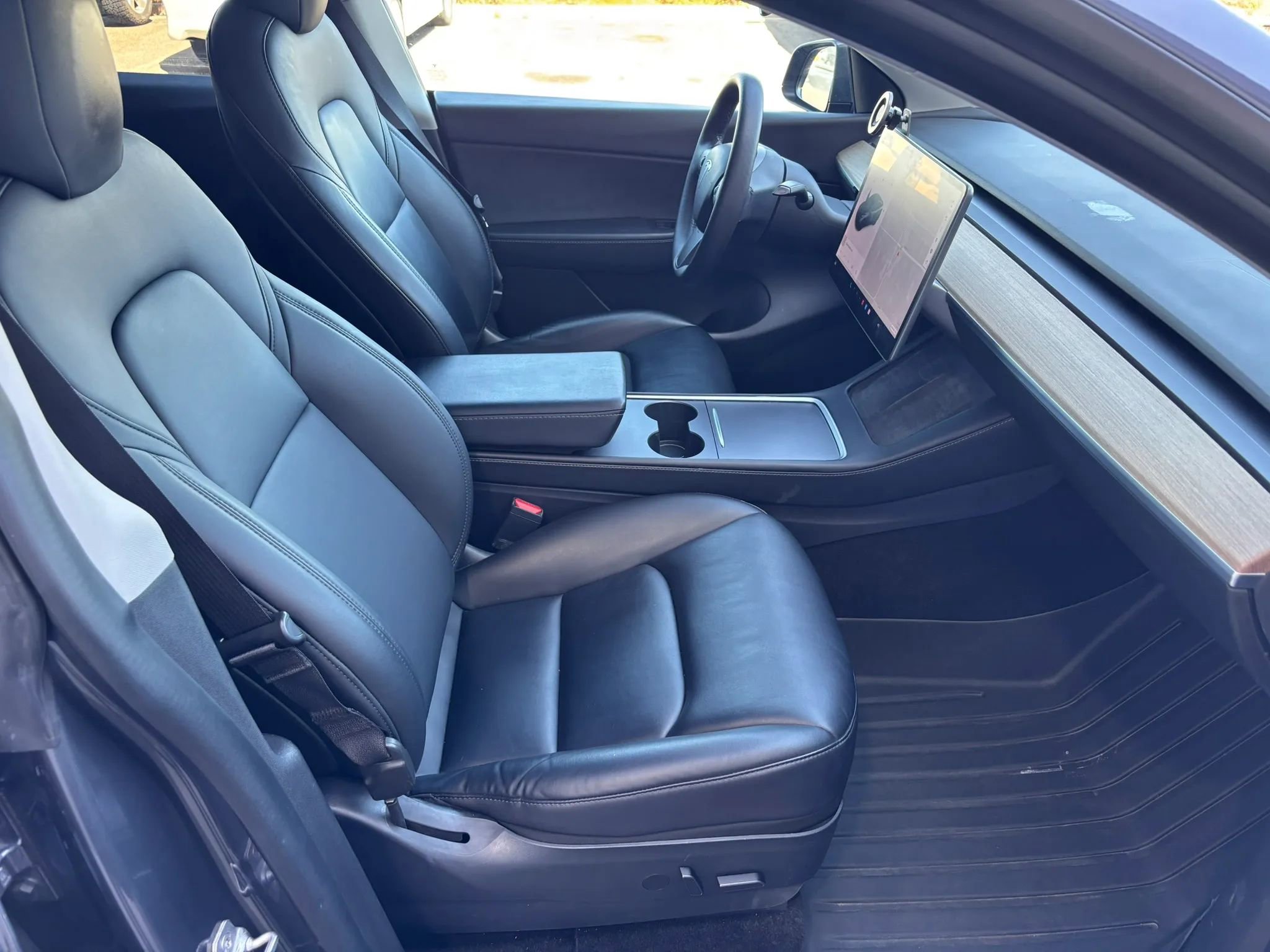 Used 2021 Tesla Model Y Long Range image 11