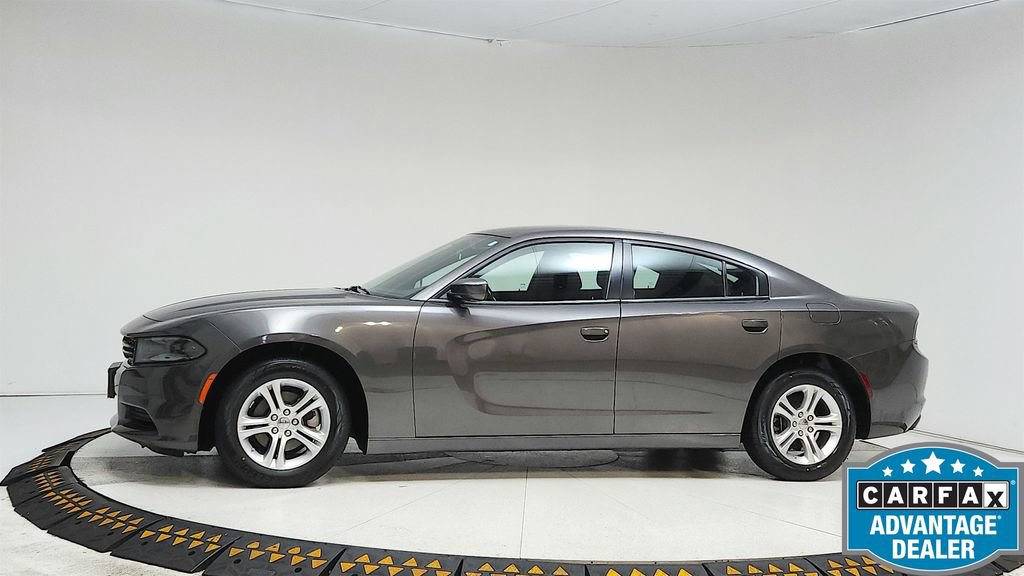 Used 2022 Dodge Charger SXT image 2